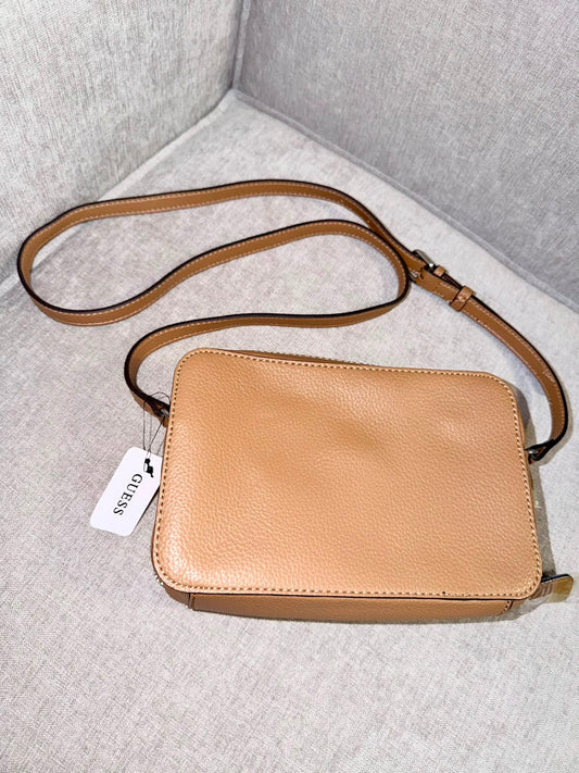 Bolso manos libres Guess camel - Mariana Pineda Encargos