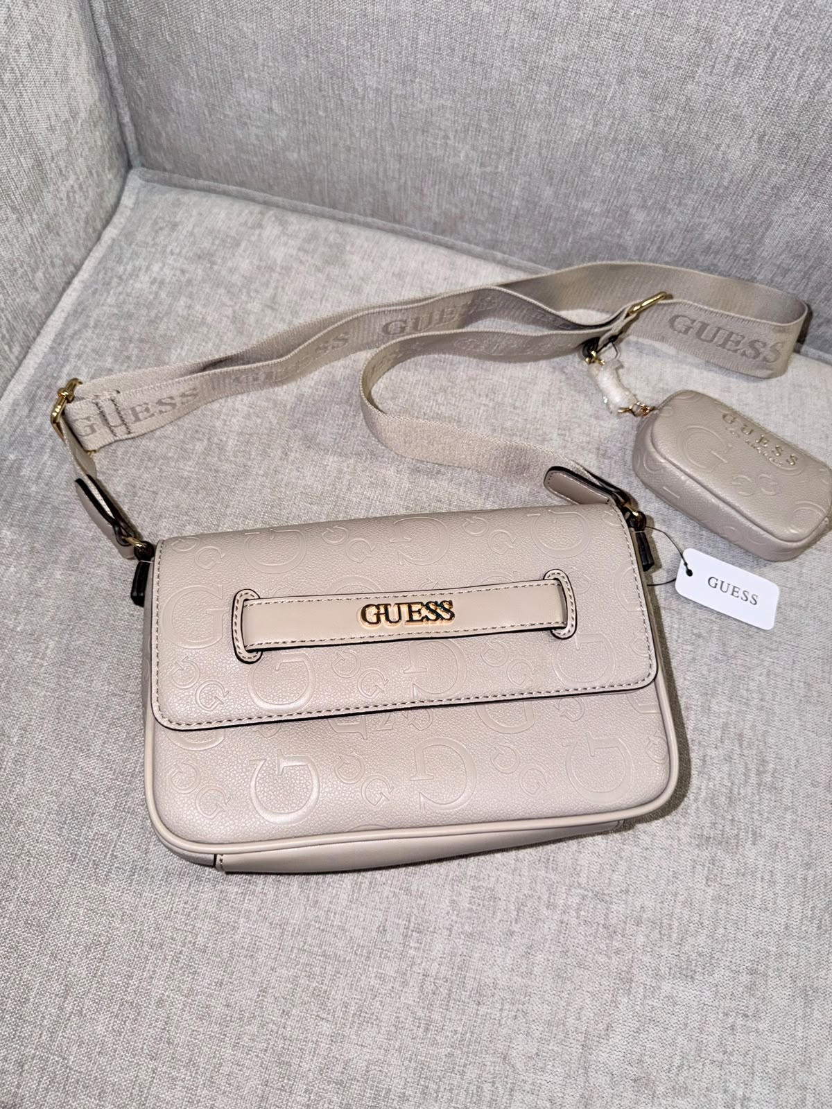 Bolso manos libres con monedero Guess Beige - Mariana Pineda Encargos