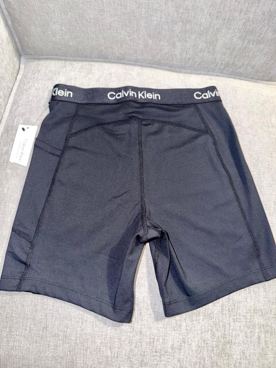 Shorts tipo Biker - Calvin Klein