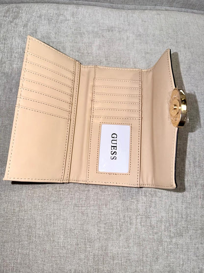 Billetera logos Guess beige - Mariana Pineda Encargos