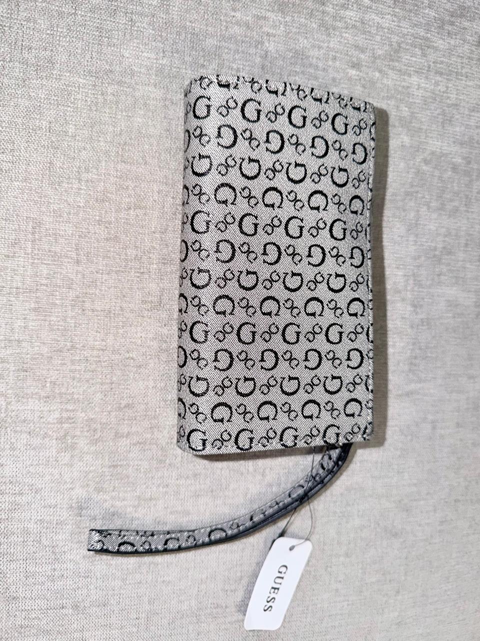 Billetera logos Guess gris/negro - Mariana Pineda Encargos