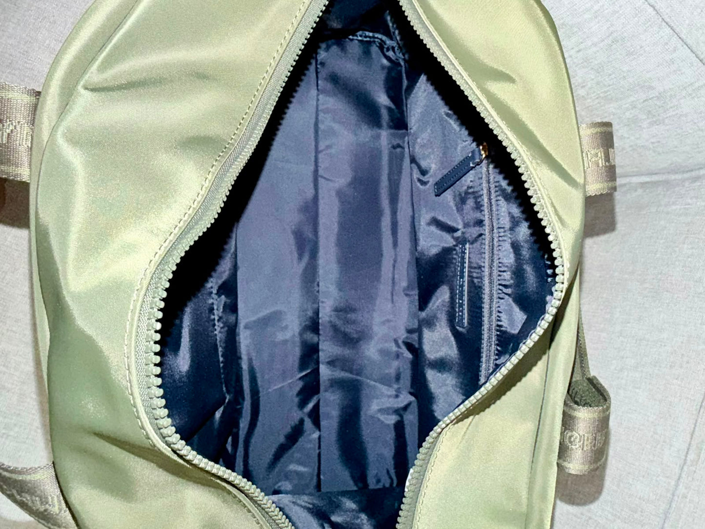 Bolso Tommy Hilfiger verde militar mujer - Mariana Pineda Encargos