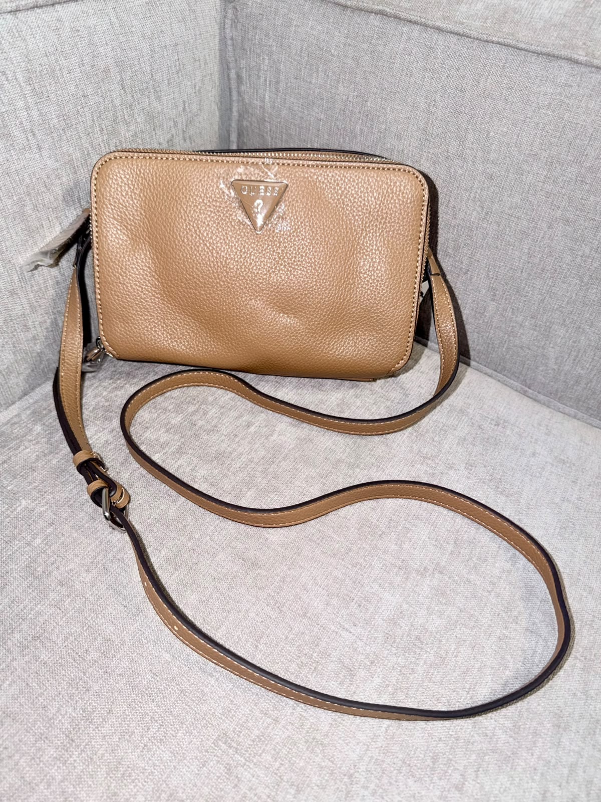 Bolso manos libres Guess camel - Mariana Pineda Encargos