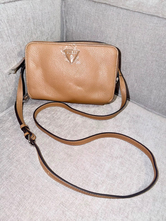 Bolso manos libres Guess camel - Mariana Pineda Encargos