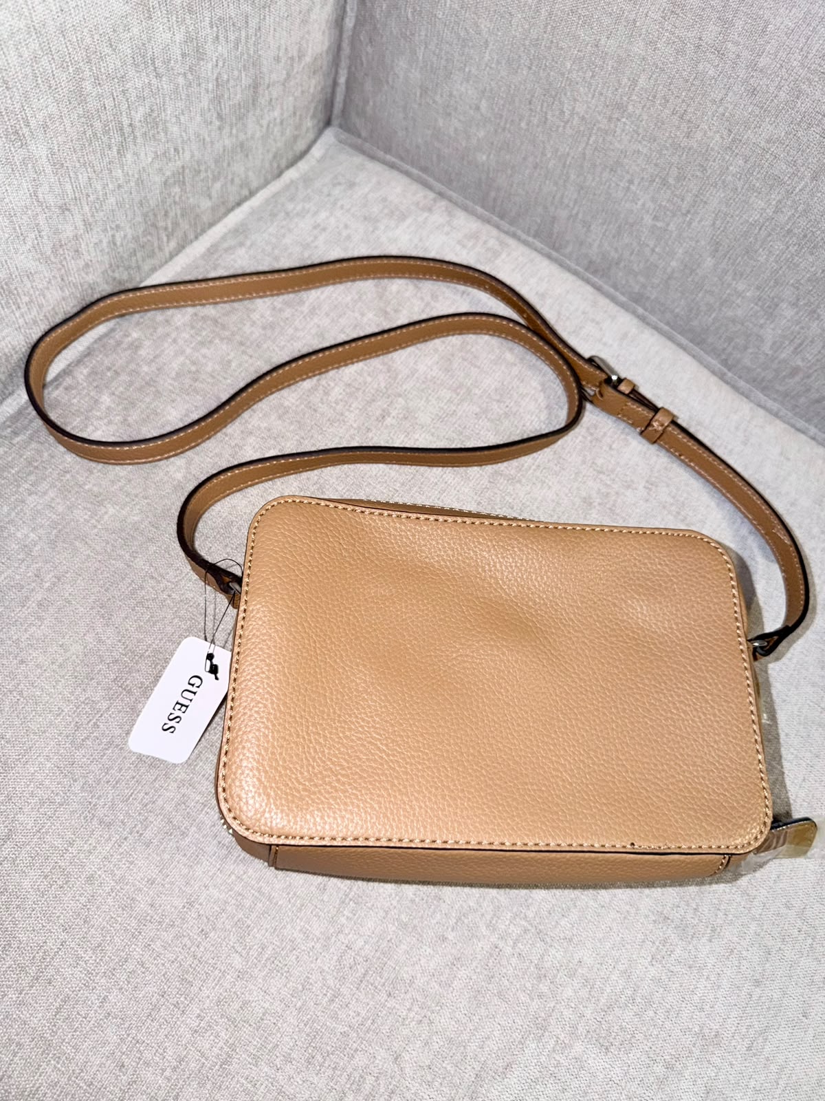 Bolso manos libres Guess camel - Mariana Pineda Encargos