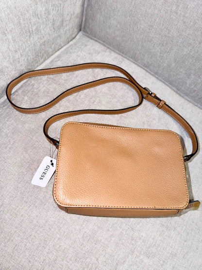 Bolso manos libres Guess camel - Mariana Pineda Encargos