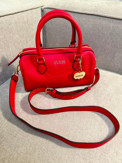 Bolso manos libres con cogederas Guess rojo - Mariana Pineda Encargos