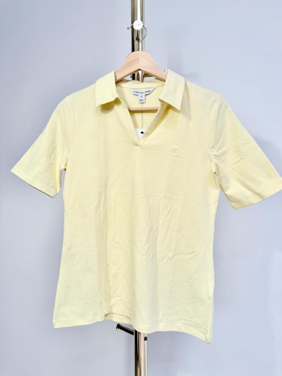 Camiseta Calvin Klein amarilla mujer - Mariana Pineda Encargos