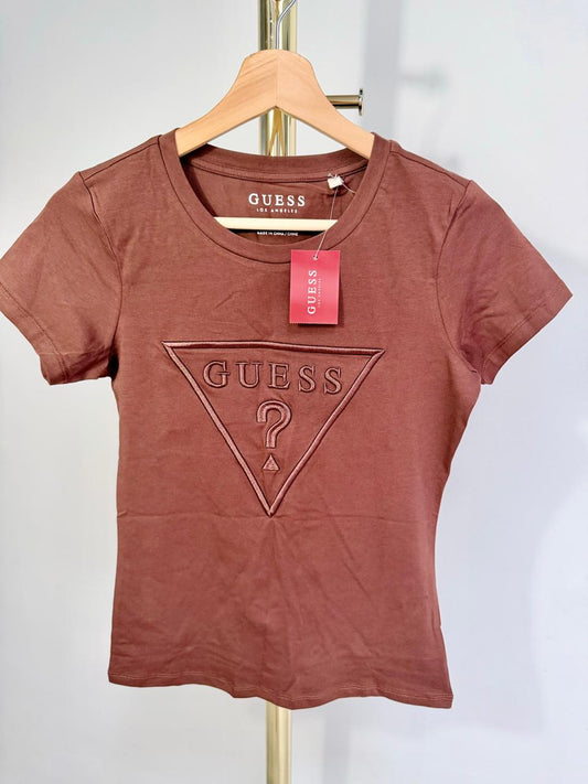 Camiseta Guess café mujer - Mariana Pineda Encargos