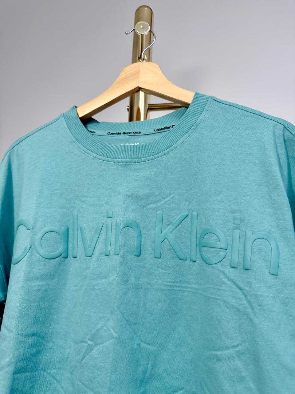 Camiseta logo relieve - Calvin Klein