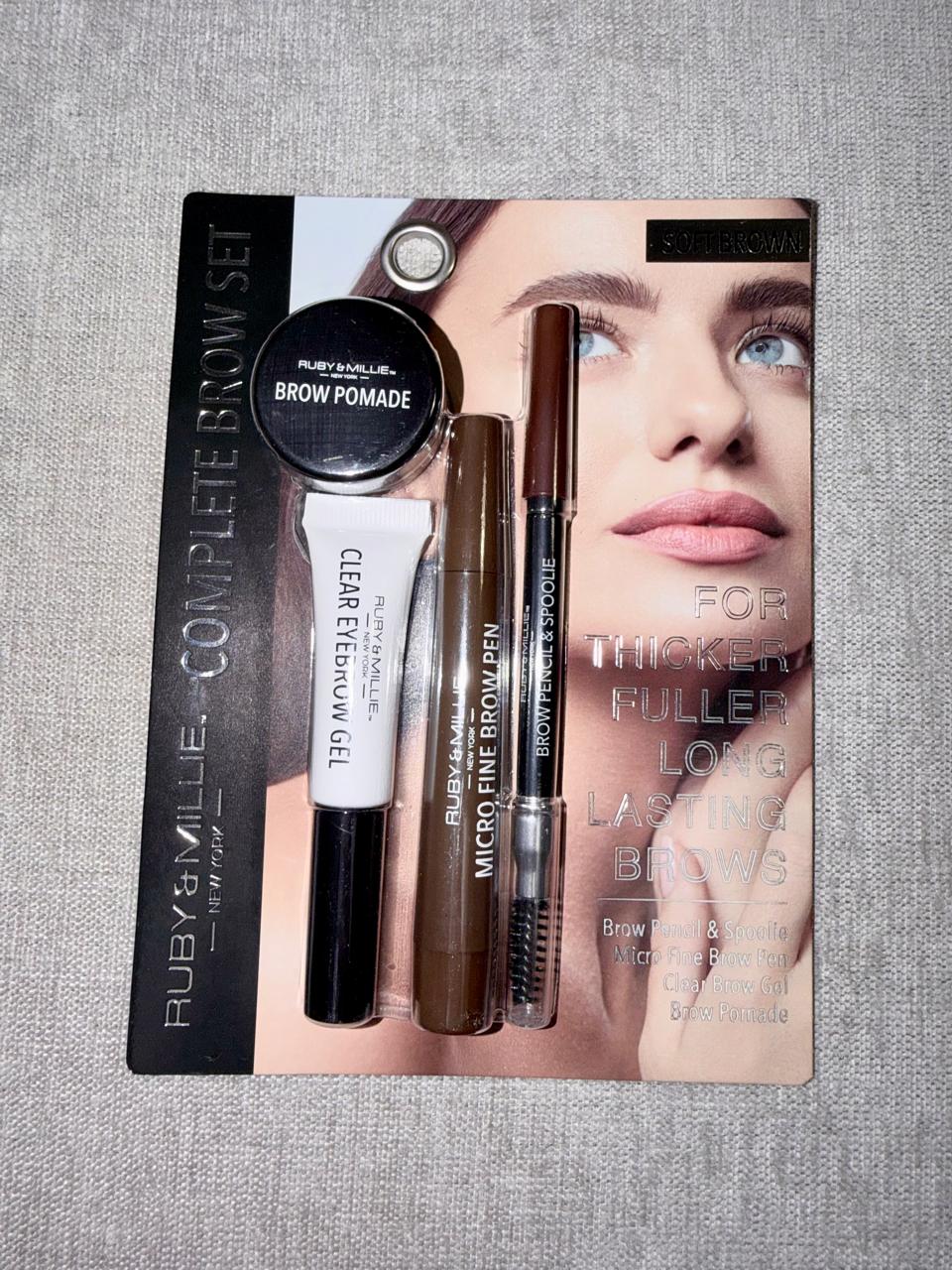 Kit de maquillaje para cejas Ruby & Millie
