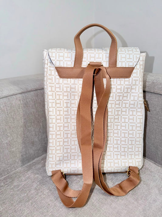 Mochila Tommy Hilfiger blanca logos - Mariana Pineda Encargos