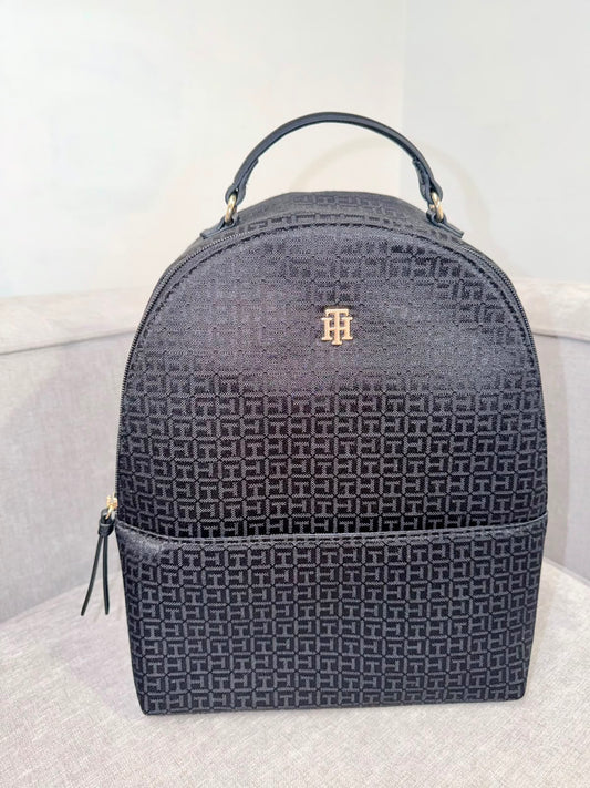 Mochila Tommy Hilfiger logos negro - Mariana Pineda Encargos