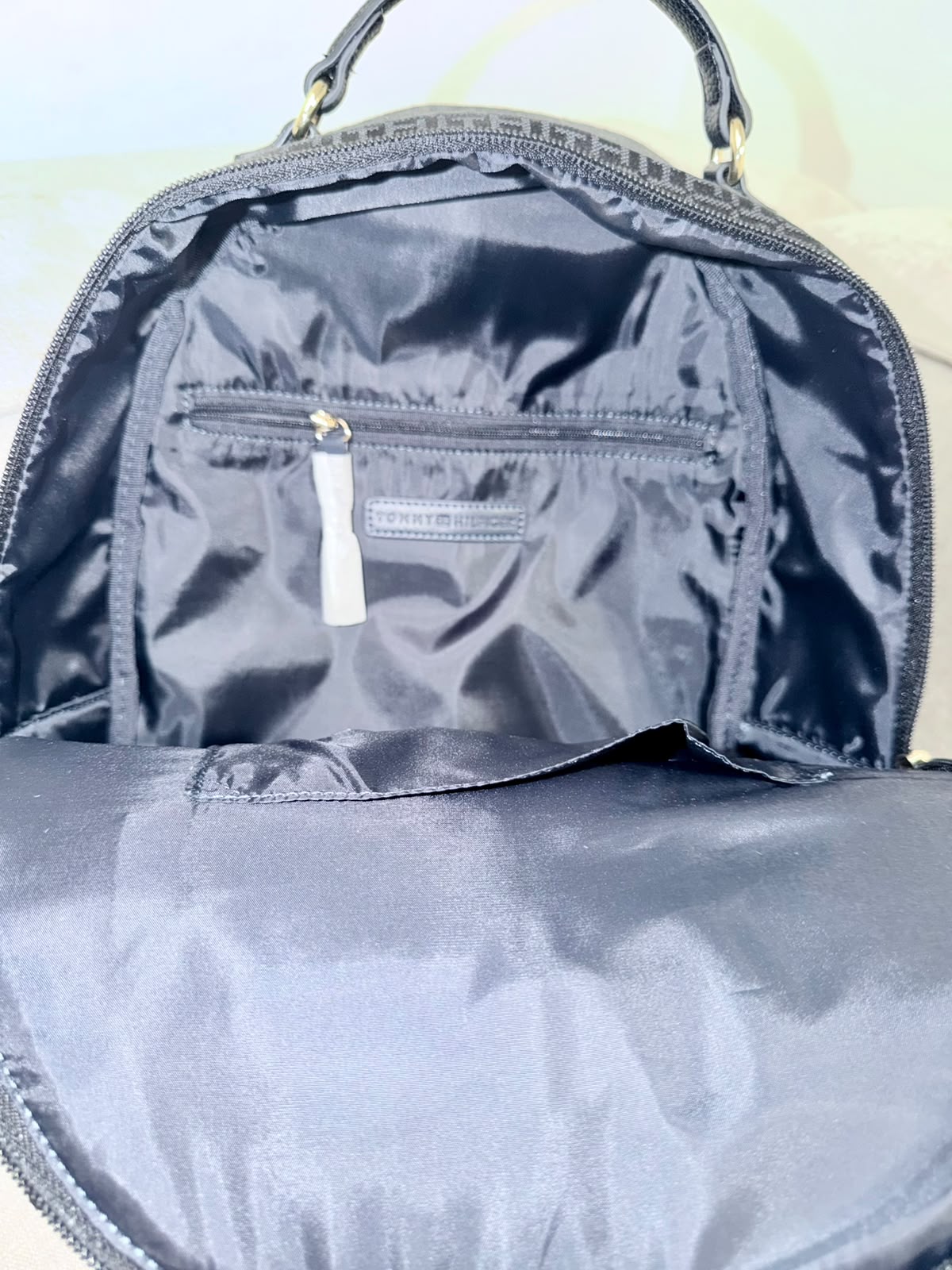Mochila Tommy Hilfiger logos negro - Mariana Pineda Encargos