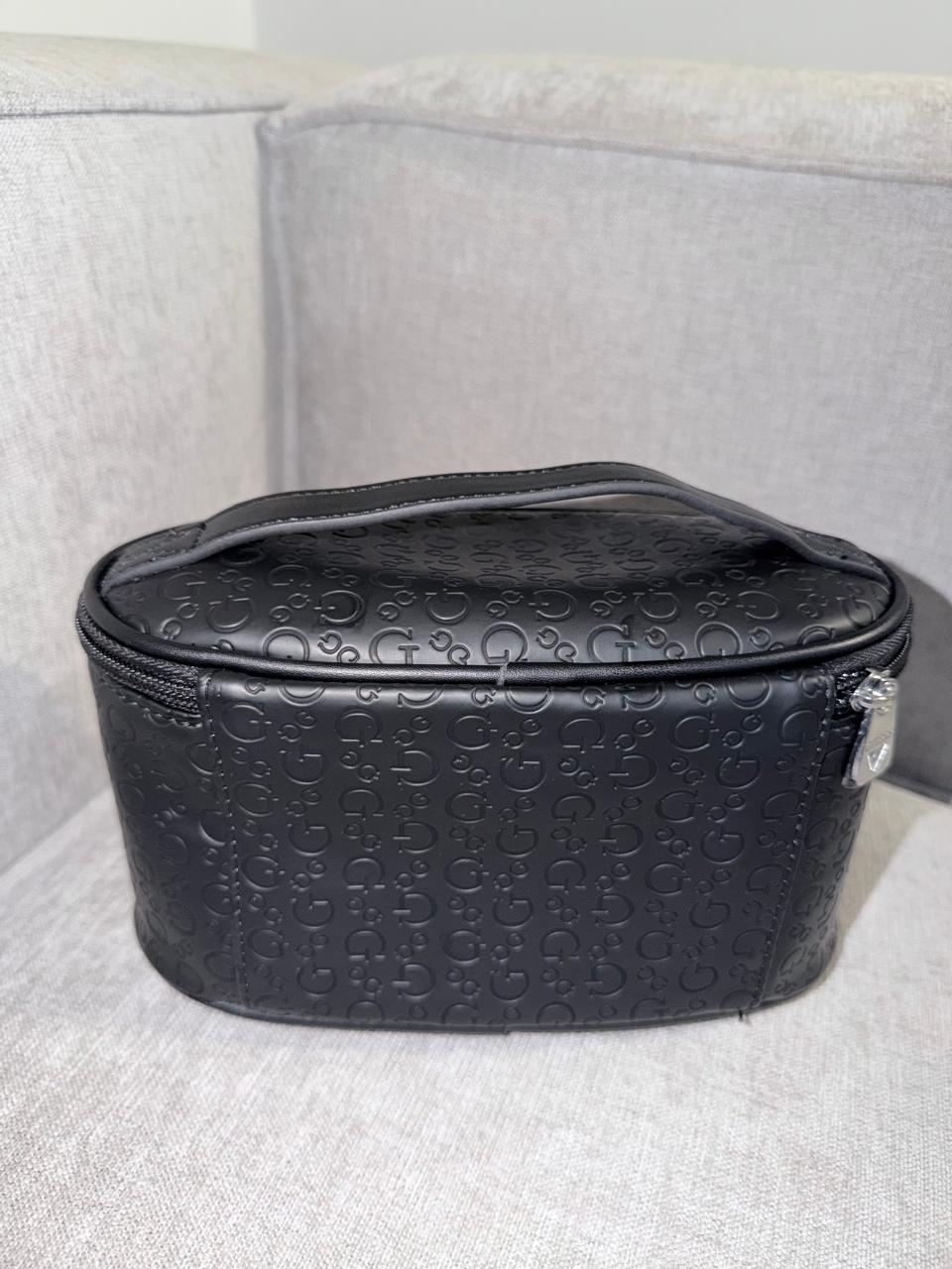 Organizador multiusos GUESS negro - Mariana Pineda Encargos