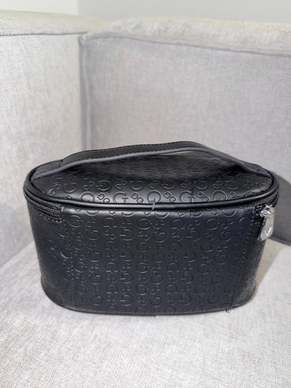 Organizador multiusos GUESS negro - Mariana Pineda Encargos