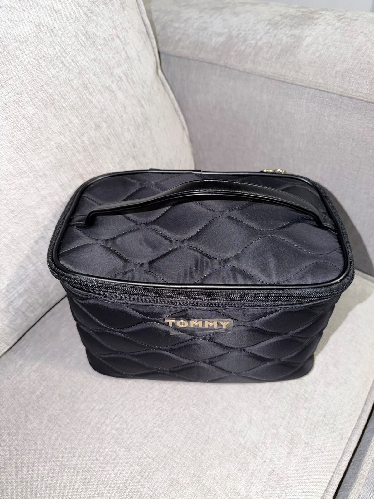 Organizador multiusos abullonado Tommy Hilfiger negro - Mariana Pineda Encargos