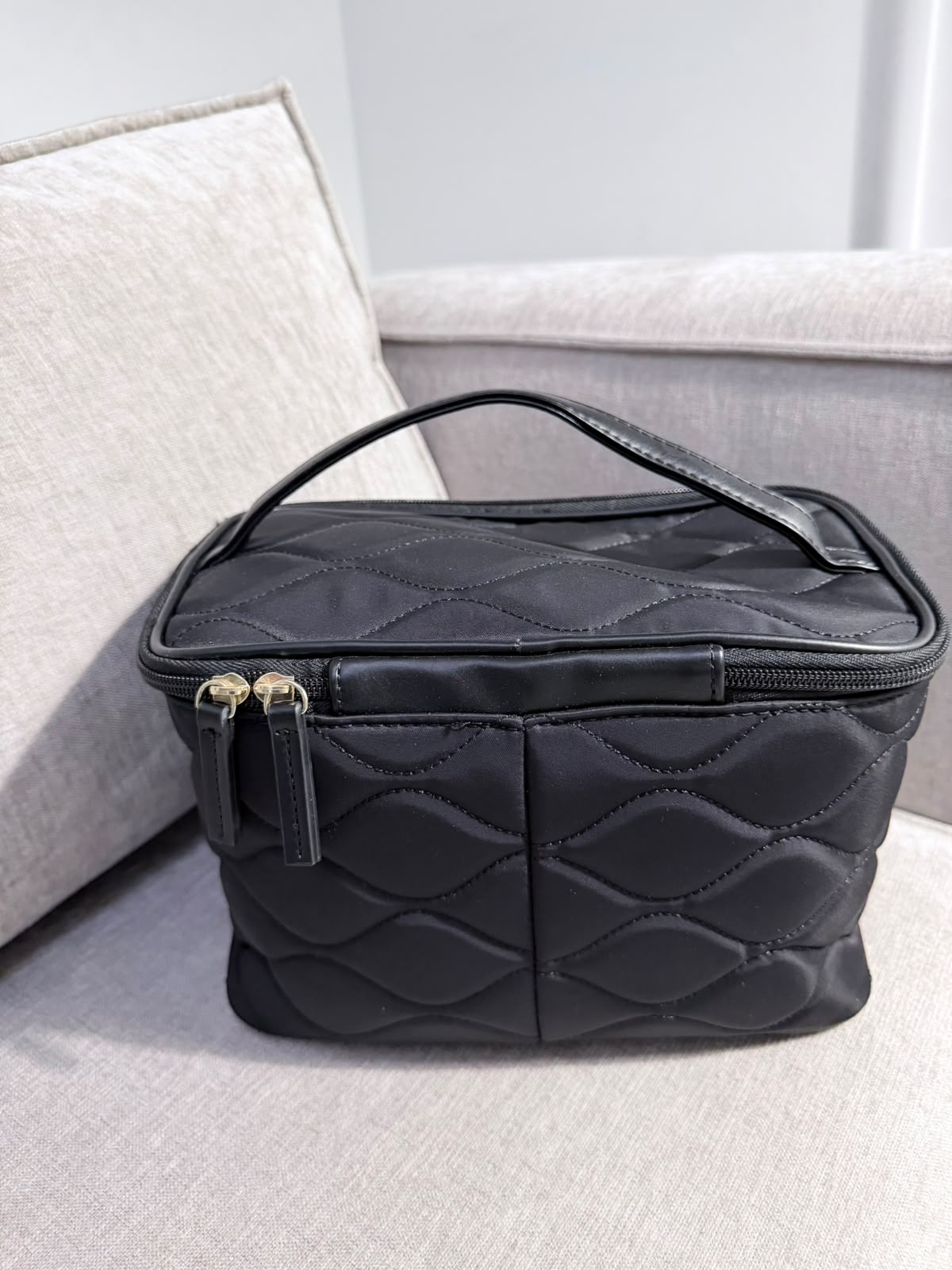 Organizador multiusos abullonado Tommy Hilfiger negro - Mariana Pineda Encargos