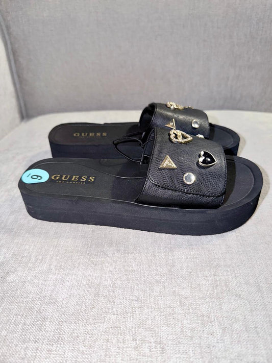 Sandalias velcro con charms - Guess